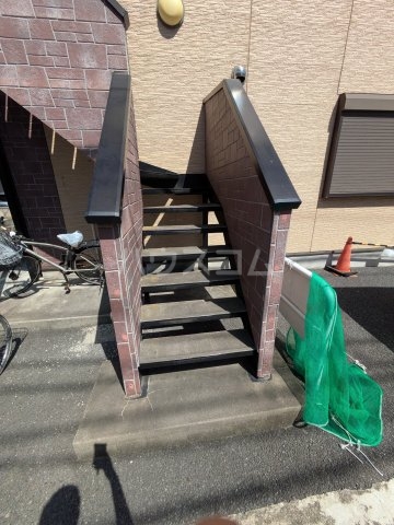 23/30 エントランス