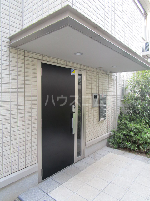21/30 エントランス