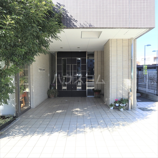 16/25 エントランス