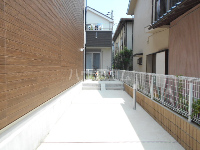 24/30 エントランス