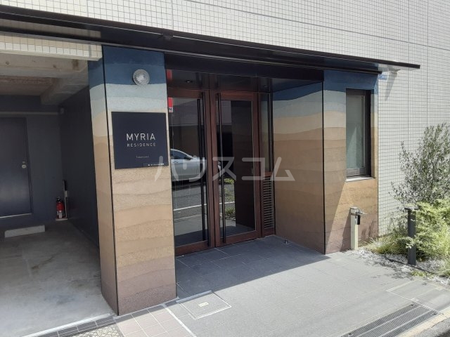 28/30 エントランス