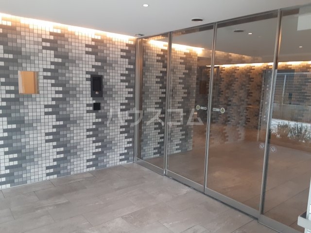 22/27 エントランス