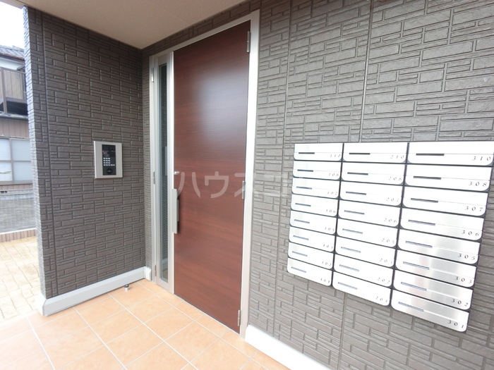 18/27 エントランス