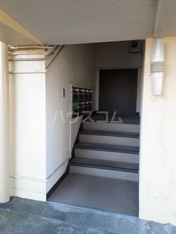 21/30 エントランス