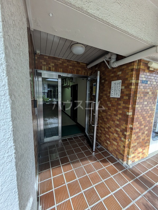 26/30 エントランス