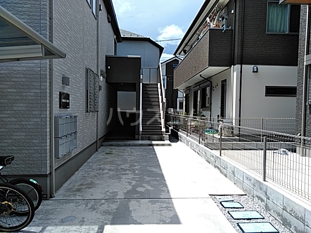 18/23 エントランス