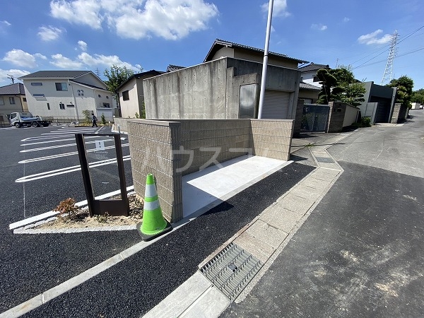 27/30 駐車場