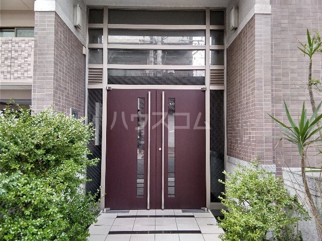 16/21 エントランス