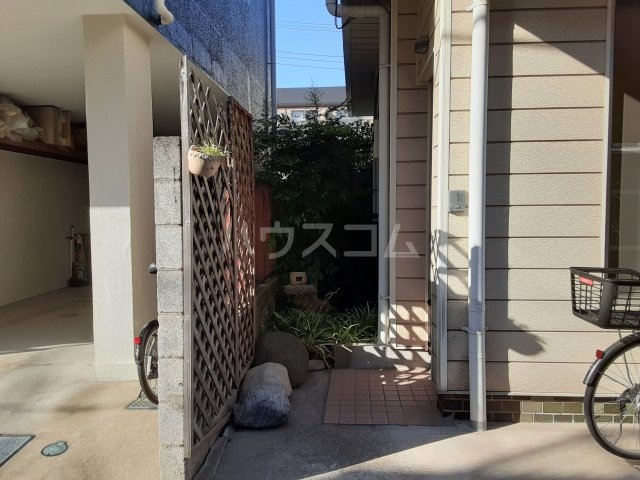 24/30 エントランス