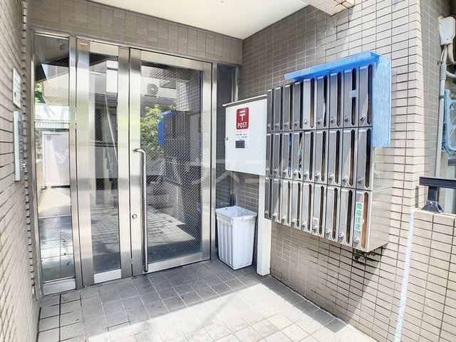 18/26 エントランス