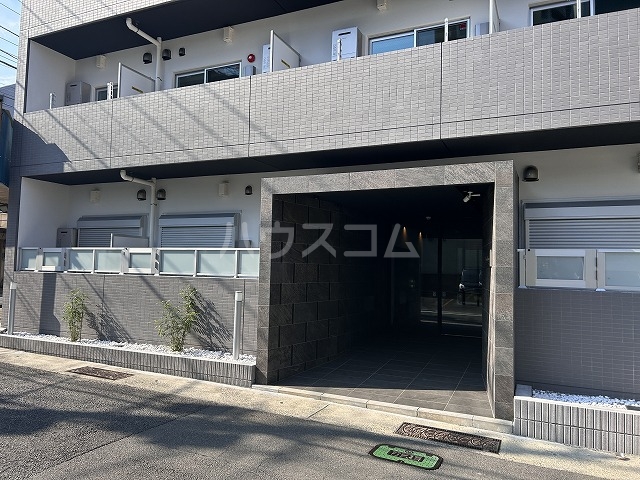 23/30 エントランス