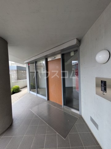 23/25 エントランス