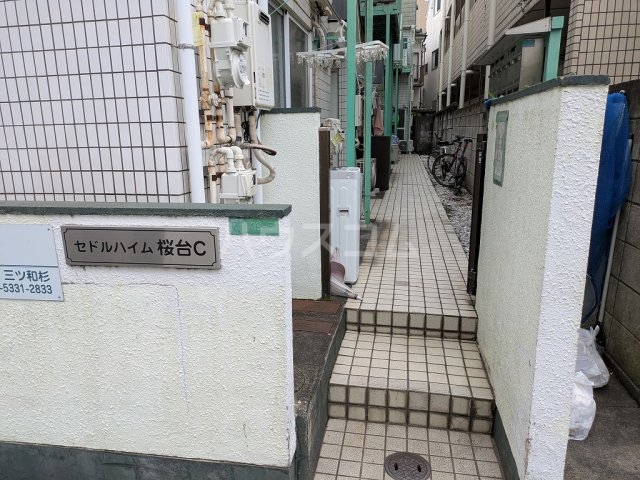 21/23 エントランス