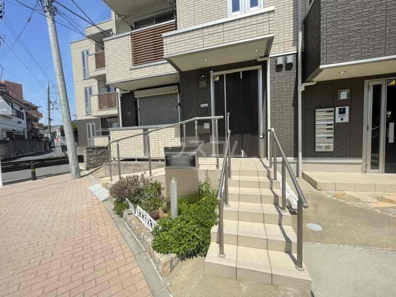 21/23 エントランス