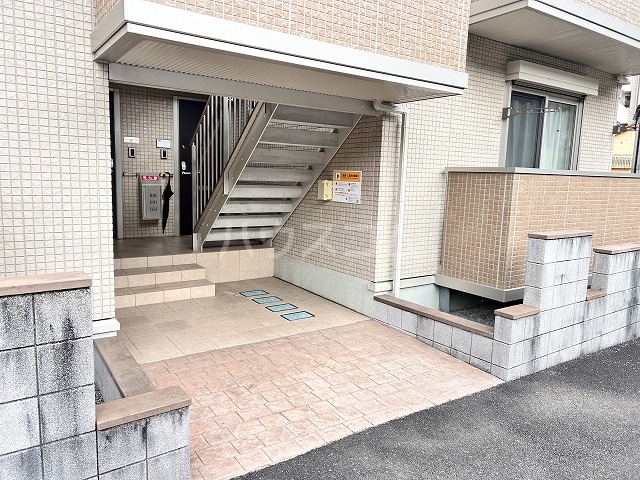 25/28 エントランス