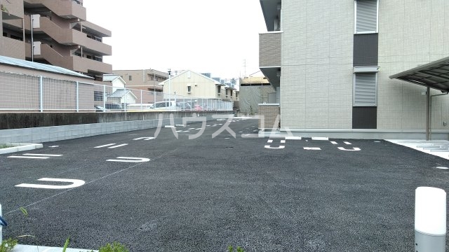 23/30 駐車場