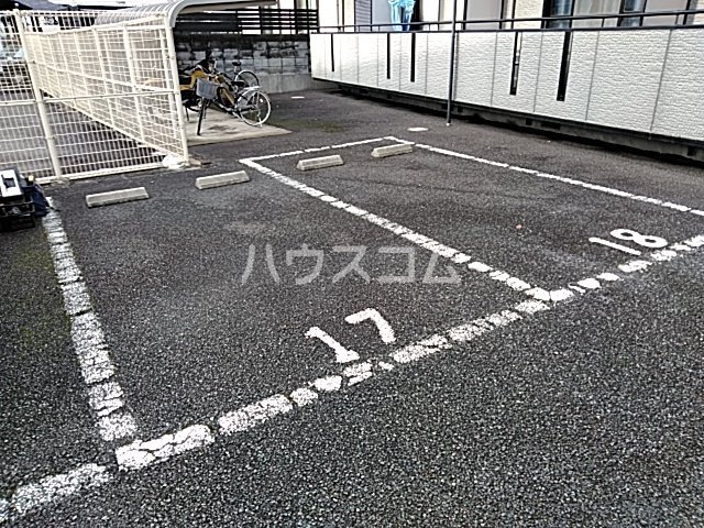 16/21 駐車場