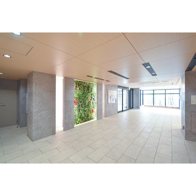 20/21 エントランス