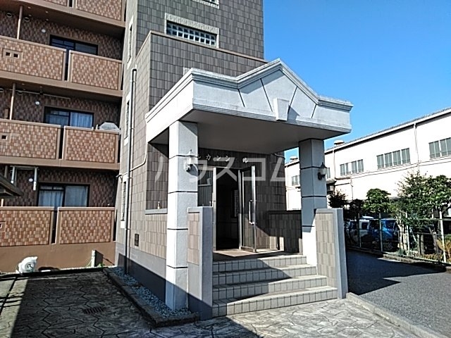 27/30 エントランス