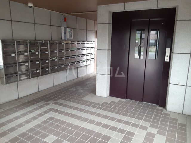 26/30 エントランス