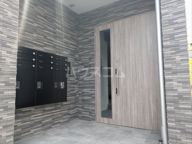 28/30 エントランス