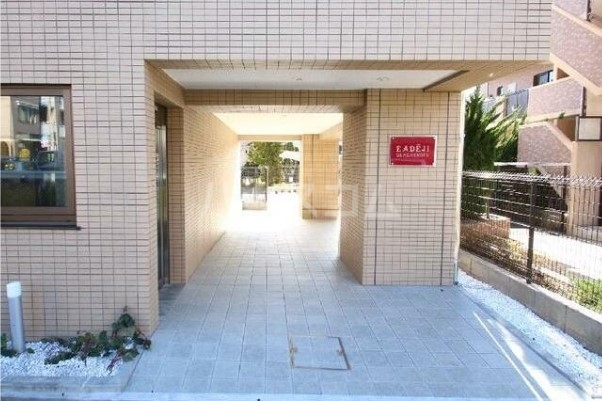 20/23 エントランス