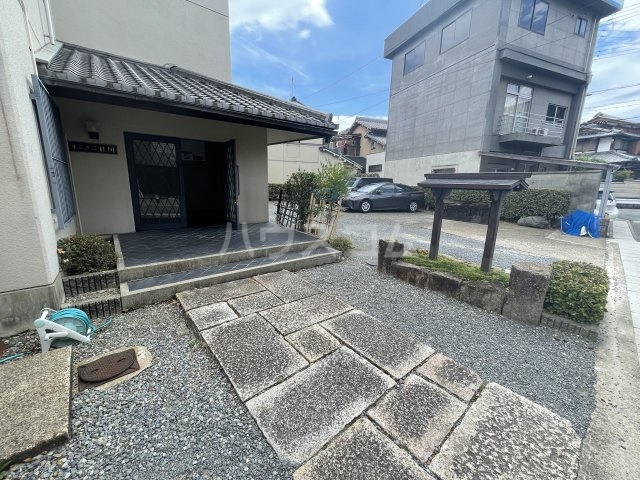 25/30 エントランス