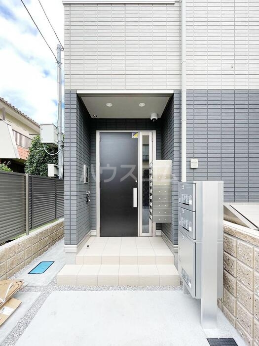 22/28 エントランス