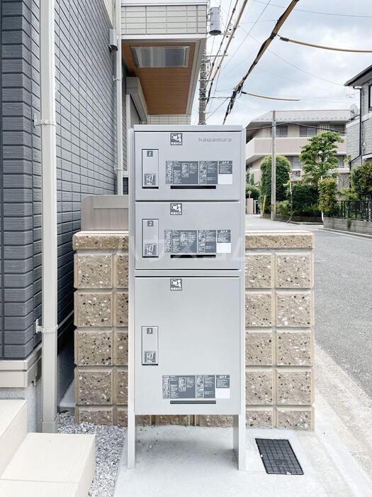 23/28 エントランス