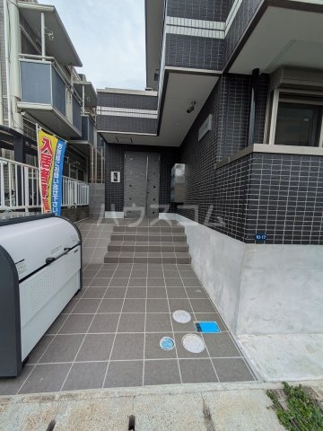 23/30 エントランス