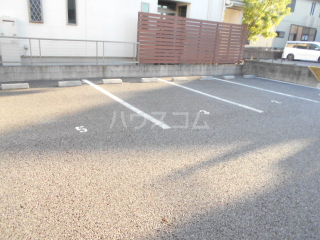 25/30 駐車場