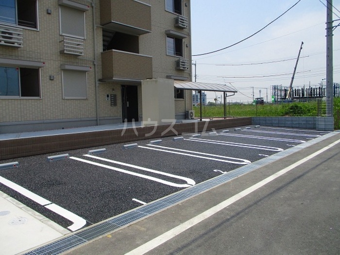 18/18 駐車場