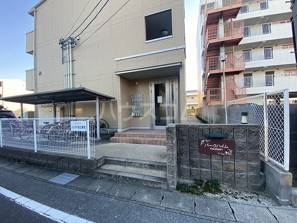 21/30 エントランス