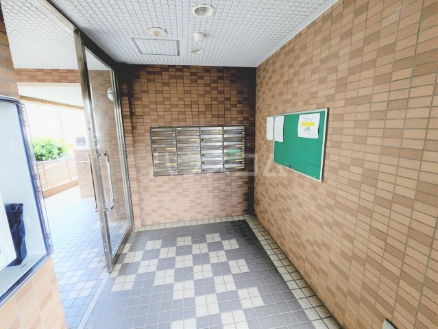 21/30 エントランス