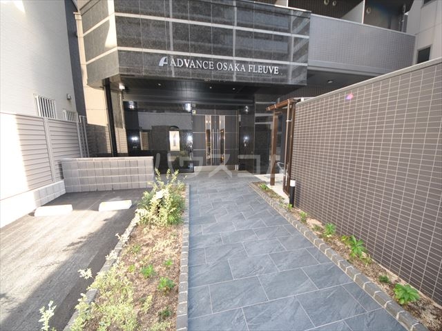 22/28 エントランス