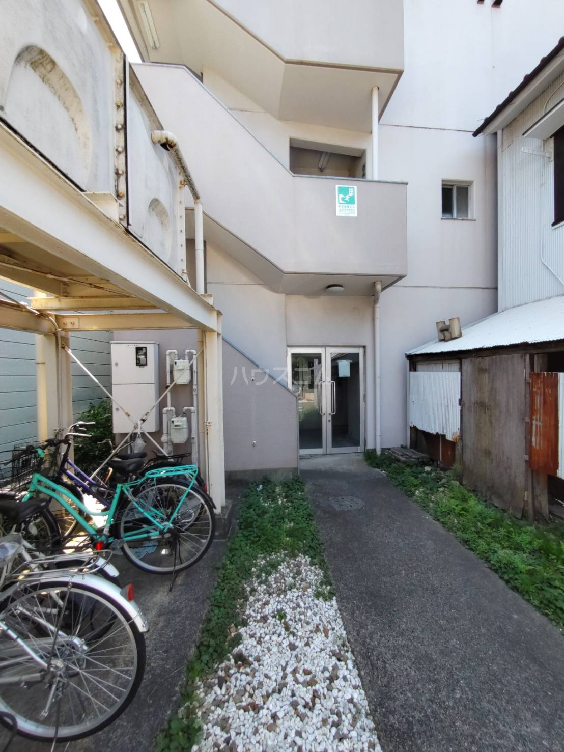 25/30 エントランス