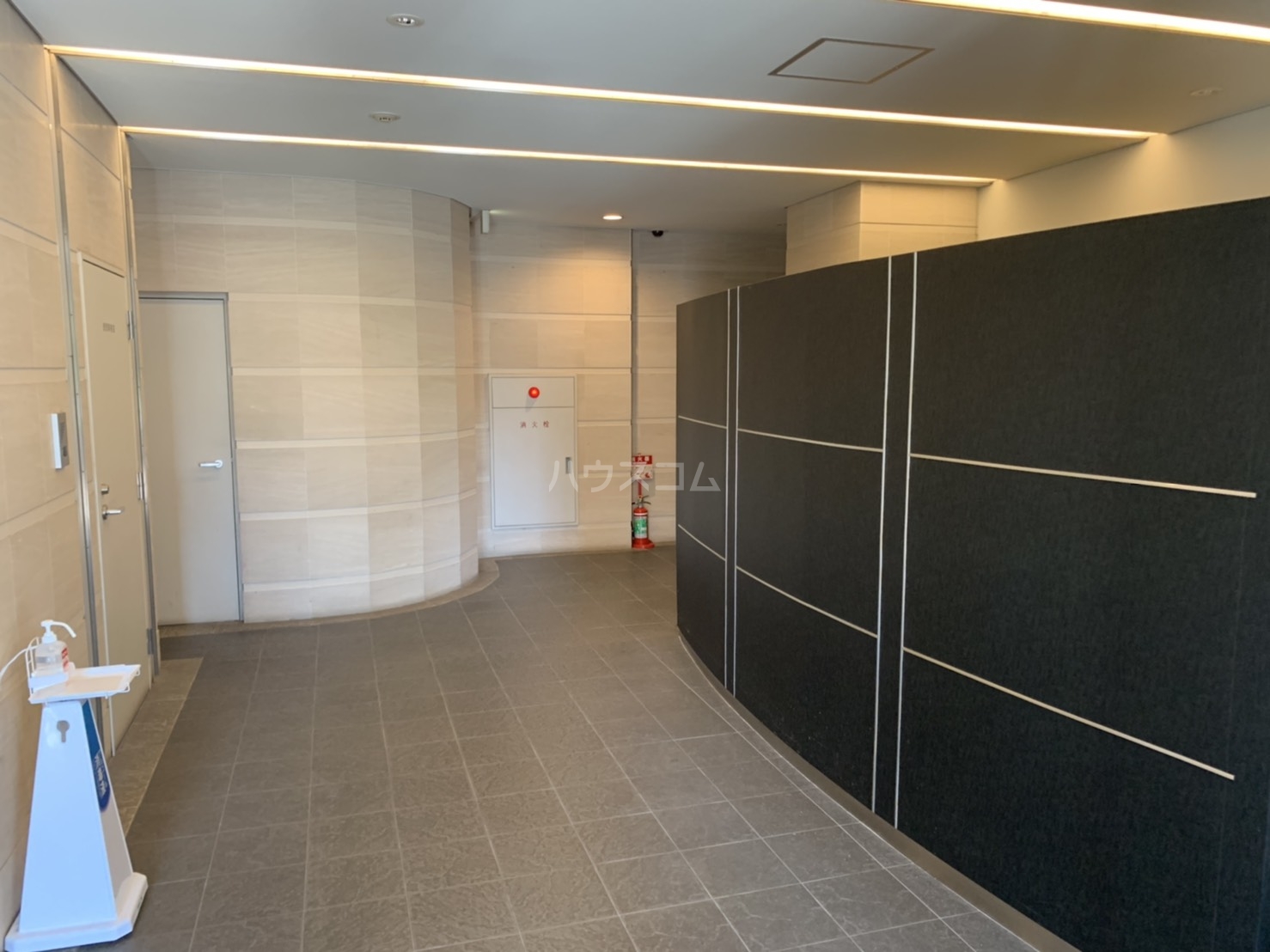 21/30 エントランス