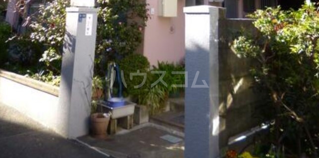 24/30 エントランス