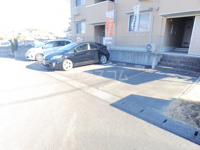 18/28 駐車場