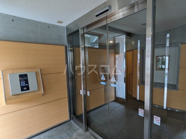 14/18 エントランス