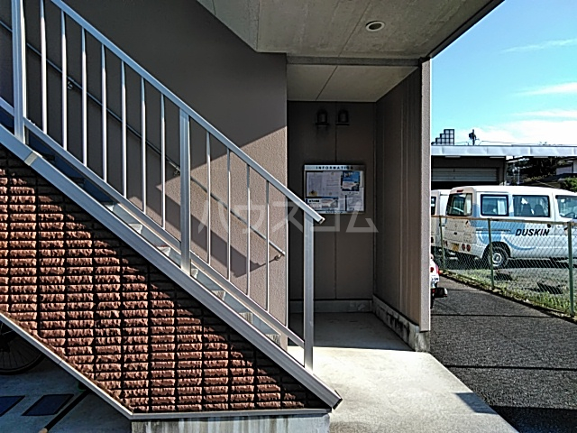 21/30 エントランス