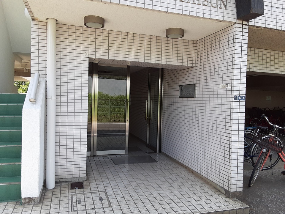 20/30 エントランス