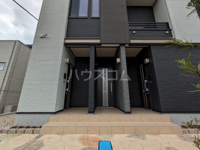 27/30 エントランス