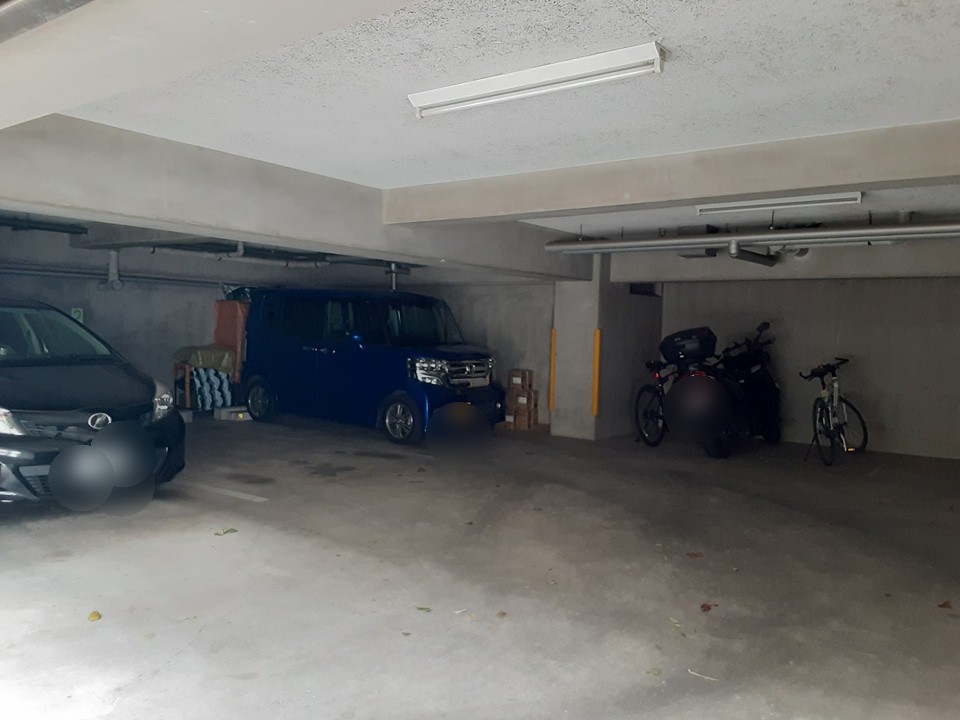 27/30 駐車場