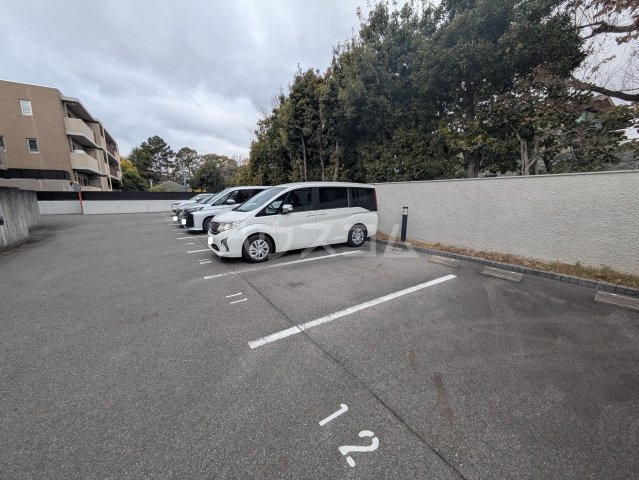 27/27 駐車場