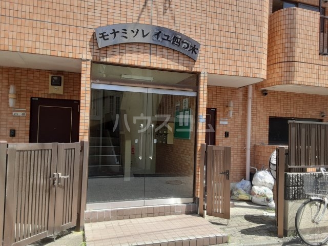 27/30 エントランス