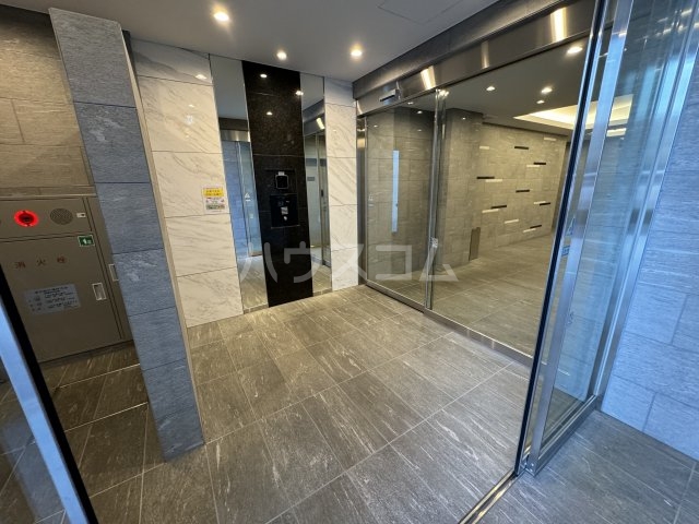 28/30 エントランス