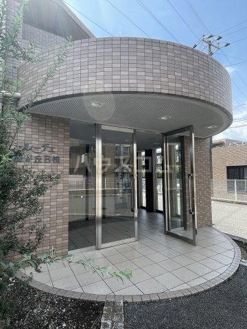 28/30 エントランス