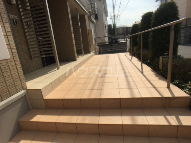 16/22 エントランス