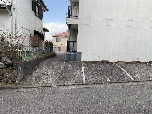 2/6 駐車場